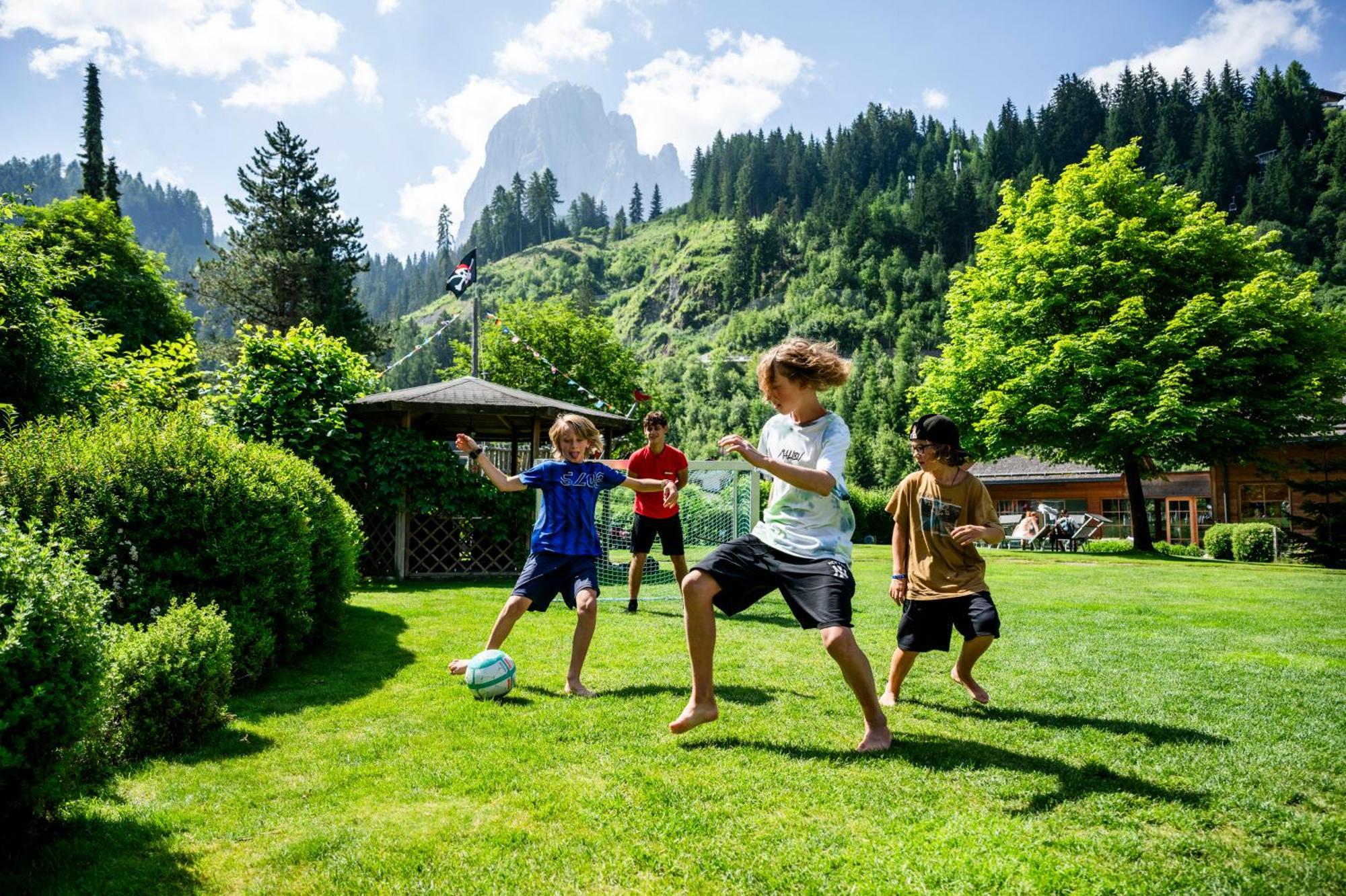 Family Hotel Posta Santa Cristina Val Gardena Exterior photo