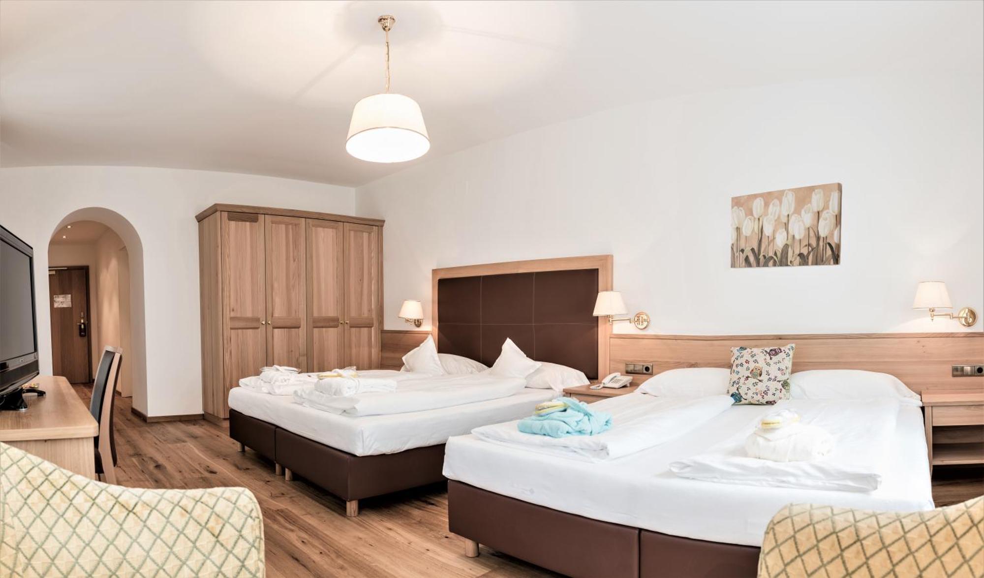 Family Hotel Posta Santa Cristina Val Gardena Exterior photo